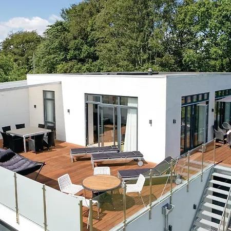 Nice In W/ Wifi And 5 Bedrooms Feriehus *