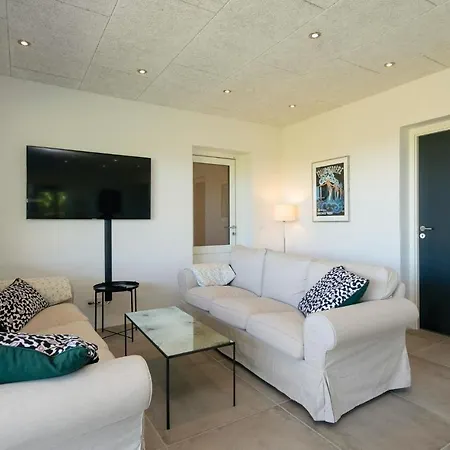 Nice In W/ Wifi And 5 Bedrooms Feriehus